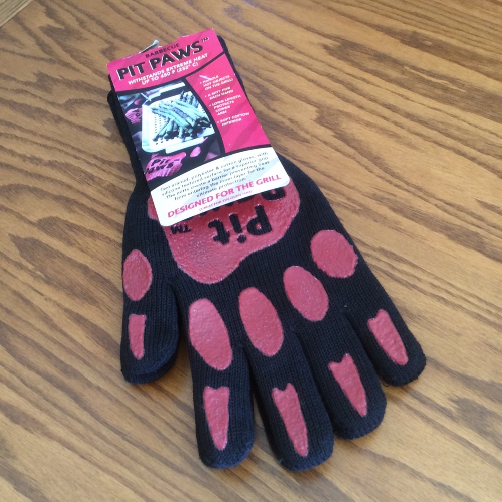 NWT Barbecue Pit Paws